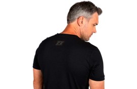 Remera FT logo carbono
